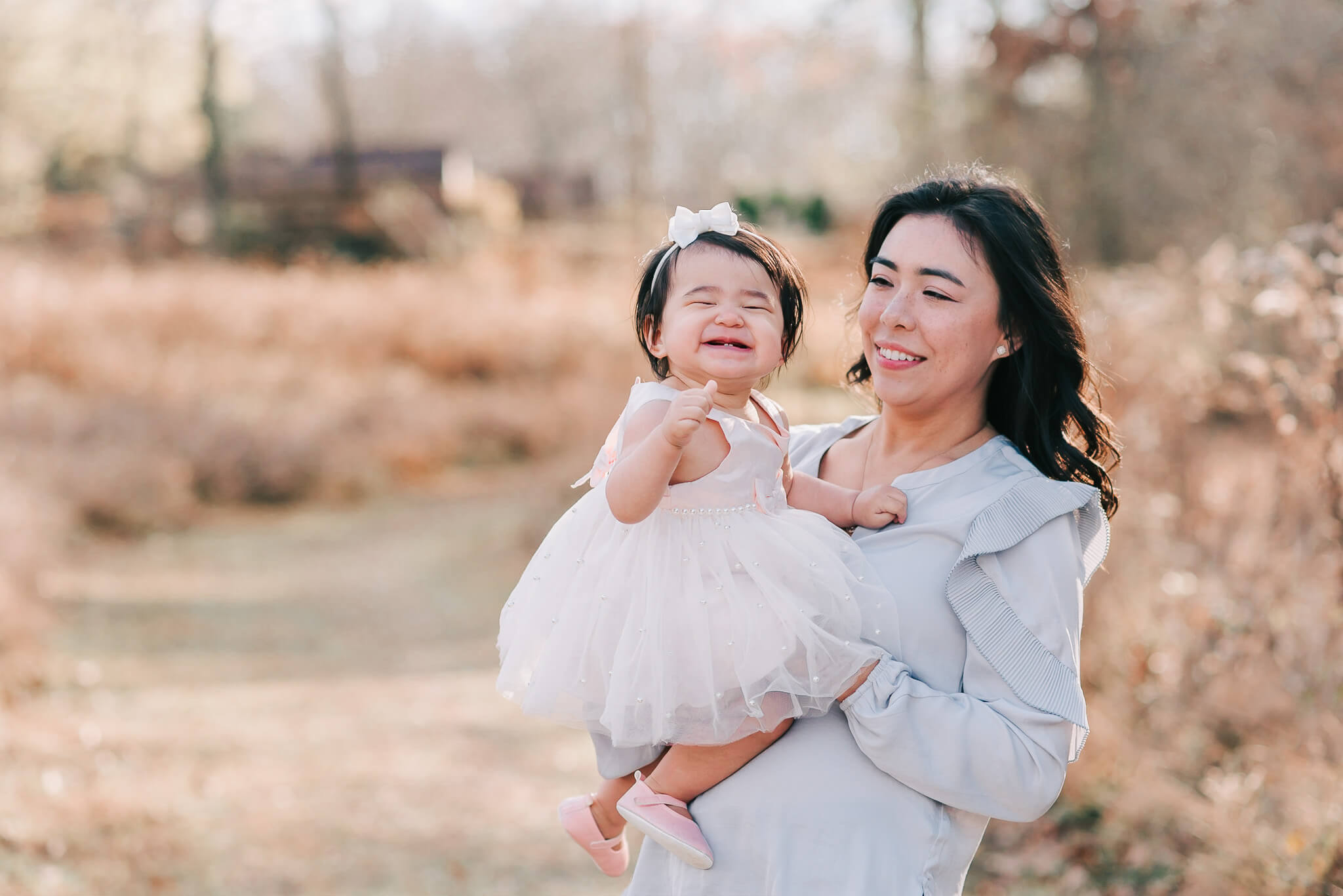 mom making her daughter laugh, things to do in loudoun county